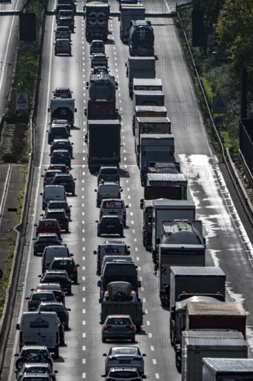 Traffic jam on the A3 motorway between the Hilden junction and the Mettmann junction, view to the