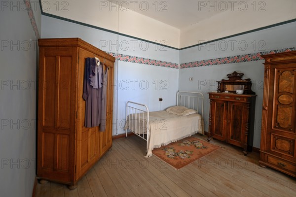 Former residential house, interior, Kolmanskop, restricted diamond area, near Lüderitz, Karas