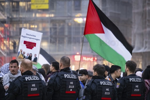 Around 1, 500 people take part in a pro-Palestine demonstration at the Hauptwache in Frankfurt am