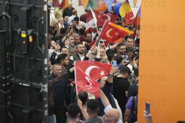 Gaziantep, Türkiye – May 28, 2023. Supporters of President Recep Tayyip Erdogan celebrate in the