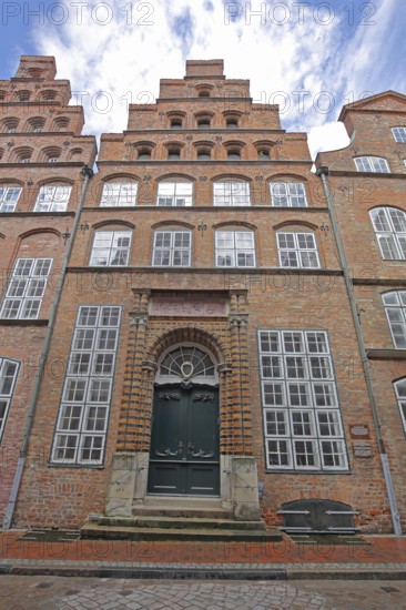 Historic Schabbelhaus built in the 18th century with stepped gable, brick building, Mengstraße, Old