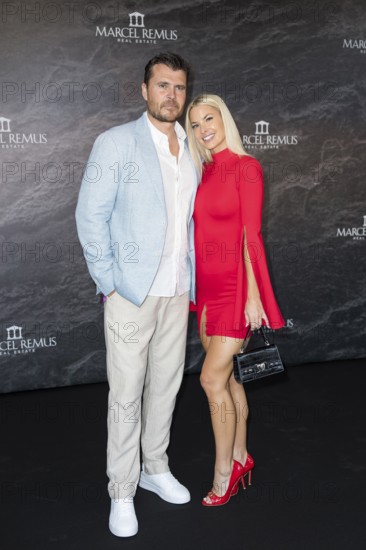 Isi Glück with man Carlos Lucio at the Remus Lifestyle Night on the roof terrace of the Pure Salt