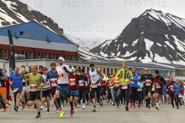Marathon, group of runners at the start, Longyearbyen, Spitsbergen, Svalbard