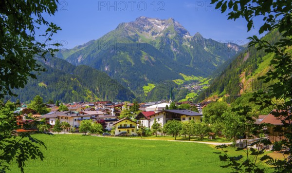 View of the village with the Grinbergspitzen 2884m, Mayrhofen, Zillertal, Zillertal Alps, Tyrol,