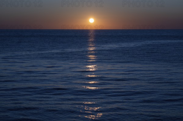 Sunset by the sea, North Sea, English Channel, Étretat, evening mood, atmospheric, Normandy,