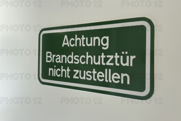 Safety notice on fire door with the inscription Do not close the fire door, Germany