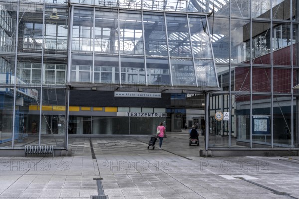 City C shopping centre, City Center, in the city centre of Leverkusen, older shopping centre from