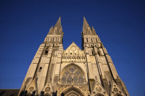 West facade, Cathedral Cathédrale Notre-Dame de Bayeux, evening light, Bayeux, Normandy, Calvados,