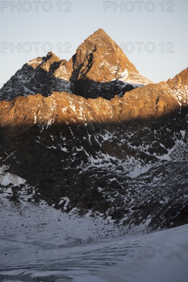 High mountain landscape at sunrise, summit of the Wilder Pfaff in the morning light, glacier and