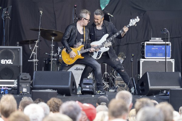 Simon McBride, guitarist, singer, producer, Northern Ireland, open air at the Citadel Music
