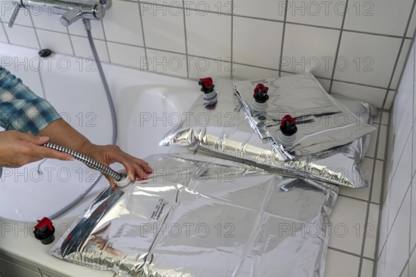 Filling a 10 litre water bag, for storing drinking water at home, as an emergency reserve in the