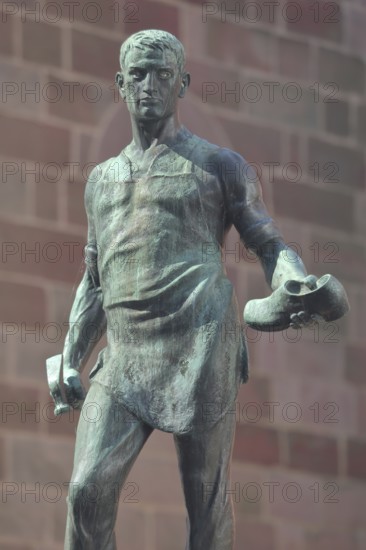 Cobbler's fountain with cobbler Johann Joß sculpture as a symbol of the former shoe industry and