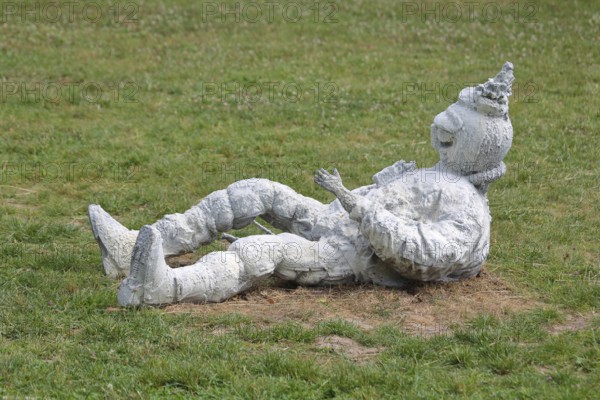 Sculpture Astronauts by Pawel Althamer 2023, Blickachsen 14, modern art, astronaut lying in the