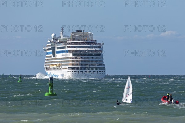 Cruise ship AIDAmar departs, boats, sailboat, Baltic Sea, Warnemünde, Rostock, Mecklenburg-Western
