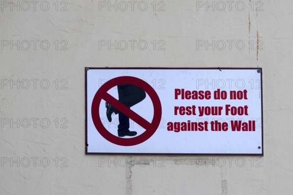 Prohibition sign Please do not lean your foot against the wall, Abu Dhabi, United Arab Emirates