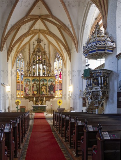 Döbelner St. Nicolaikirche with carved altar, probably around 1520 and pulpit, Renaissance carving