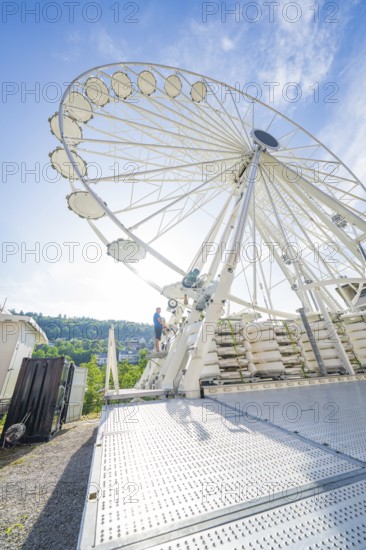 View of a large Ferris wheel under a blue sky, modern construction, construction of Ferris wheel,