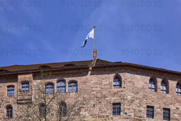 Imperial castle, castle, castle wall, flag, blue sky, cirrostratus clouds, Nuremberg, Middle