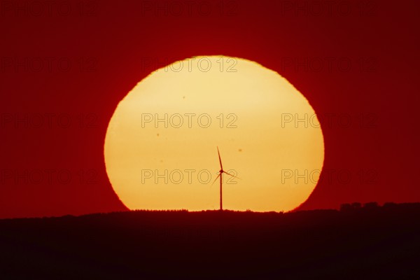 From the summit plateau of the Großer Feldberg in the Taunus mountains, you can watch the sun set