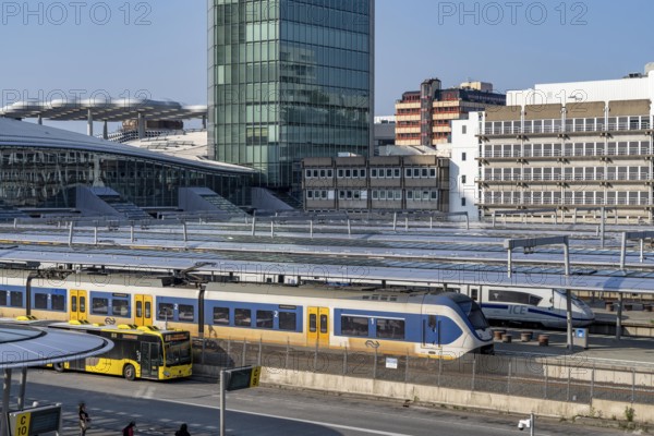 Connection of public transport by rail, road and long-distance railway at Utrecht Centraal station,