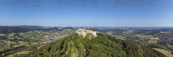Luftbild, Panorama von der hochmittelalterlichen Burgruine, Höhenburg Hohenneuffen am Albtrauf,