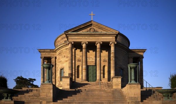 Funerary chapel with inscription DIE LIEBE HÖRET NIMMER AUF on the Württemberg, burial place for