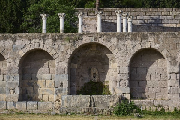 Three walkways with columns above, surrounded by wooded nature, Arcade, Lower Terrace, Pan,
