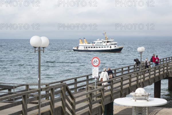 Pier, walker, excursion ship MS Adler IV, Kühlunsborn Ost, Baltic Sea, Baltic Sea resort,
