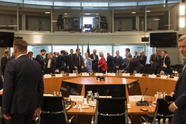 Overview in front of the meeting between Federal Chancellor Friedrich Merz and the heads of