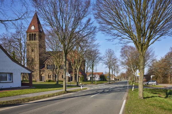 Church Oberlübbe, Evangelical-Lutheran parish Oberlübbe-Rothenuffeln, residential building, bare
