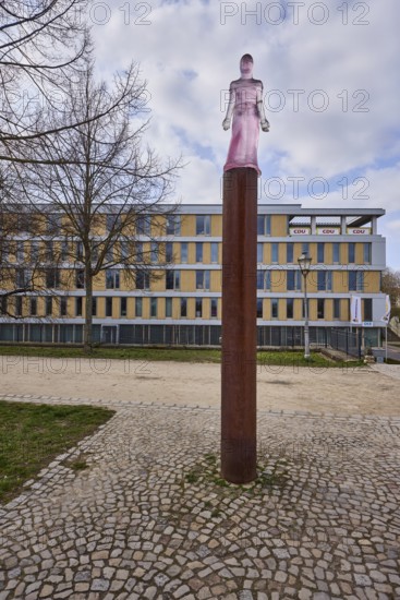 Mechthild von Magdeburg, sculpture, transparent plastic, sculptor Susan Turcot, lawn, bare winter