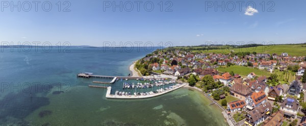 Luftbild, Panorama von der Bodenseegemeinde Hagnau, Winzerdorf und beliebter Ferienort am Bodensee,