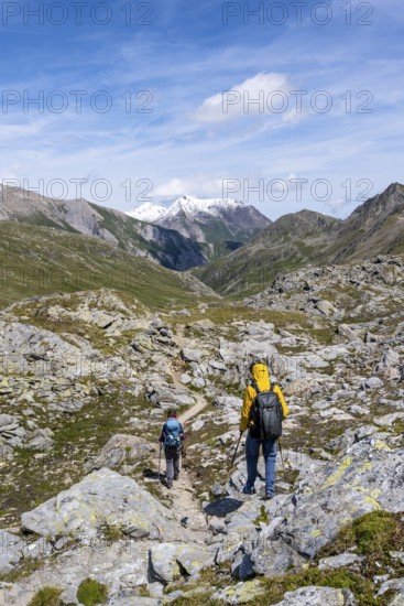 Two mountaineers on a hiking trail, Wiener Höhenweg, Schobergruppe, Hohe Tauern National Park,