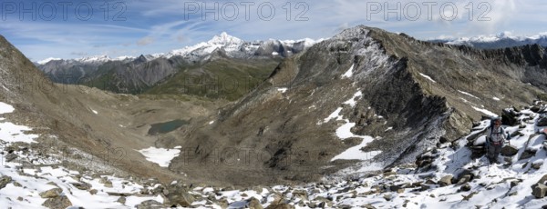 View above the Kesselkeessattel, mountain landscape with Kesselkeessee, snow-covered summit of the