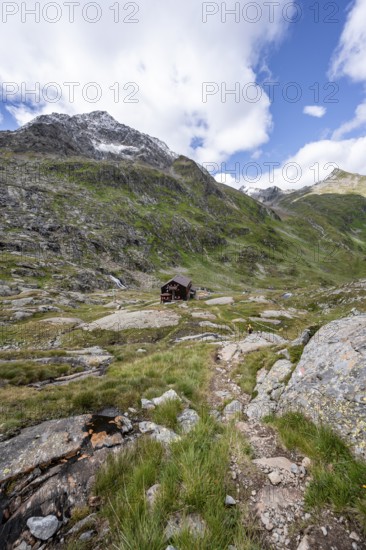 Elberfelderhütte mountain hut in the upper Gössnitztal valley, Wiener Höhenweg, Schober group, Hohe
