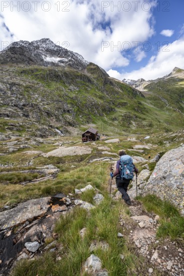 Mountaineer on a hiking trail at the Elberfelderhütte mountain hut in the upper Gössnitztal valley,