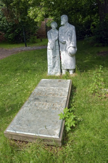 The philosopher Friedrich Nietzsche on his mother's arm at his grave, sculptures Röckener Bacchanal