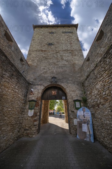 Castle gate of Lengenfeld Castle, dating from the 12th century, Burglengenfeld, Upper Palatinate,