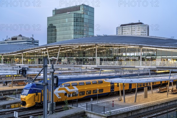 The central station Utrecht Centraal, at the shopping centre Hoog Catharijne and station concourse,