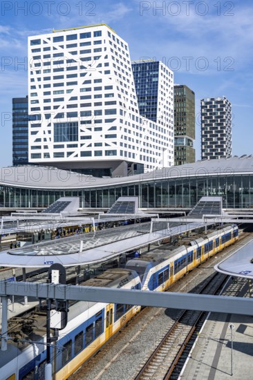 Utrecht Centraal railway station, tracks and concourse, trains of Nederlandse Spoorwegen N.V. state