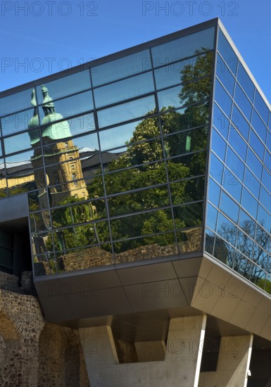West side of the Congress Centre Darmstadtium with reflection of the Hessian State Museum in the
