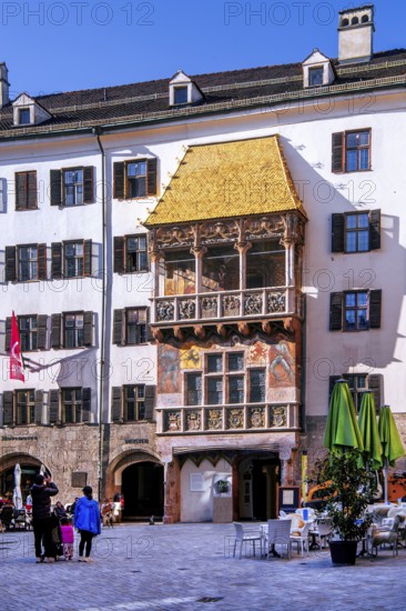 Herzog-Friedrich-Strasse in the historic city centre with the Golden Roof, Innsbruck, Inntal,