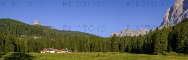 Peziè de Parù on the way to Passo Giau, Giau Pass, north side, behind Cinque Torri, Dolomites,