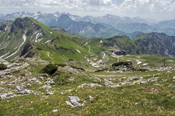 View of the Allgäu Alps from the Nebelhorn, on the right Edmund-Probst-Haus and Höfatsblick