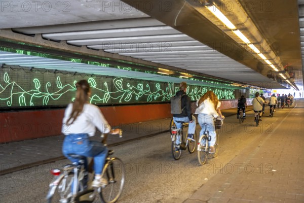 Central cycle path Walkway railway subway, Smakkelaarskade, cycle highway, at the central station,