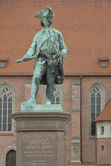 Monument to Prince and Field Marshal Leopold I, inscription, marshal, general, uniform, scroll,