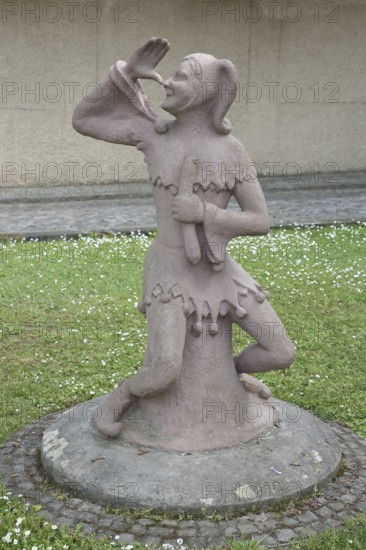 Sculpture of Till Eulenspiegel with gesture, thumb on nose, arm, high, up, hand, Bernburg,