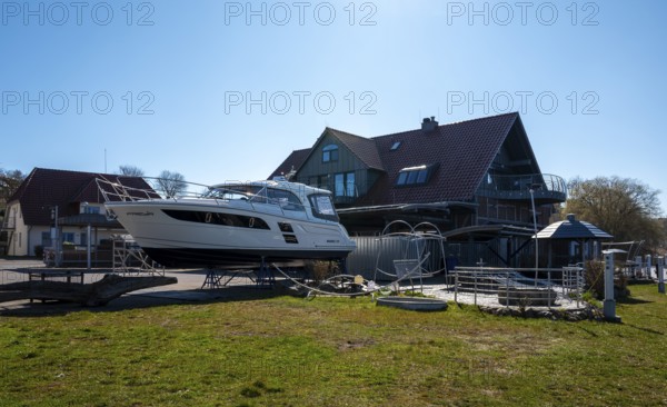 Motor yacht on a slag heap, Neuensiener See jetty in Seedorf, Rügen, Mecklenburg-Western Pomerania,