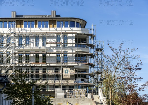 Old and new spa architecture on the main road to the beach promenade, Sellin, Rügen,