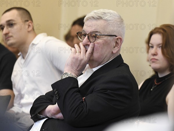 Former Foreign Minister Joschka fisherman during a discussion with Viadrina students. The occasion